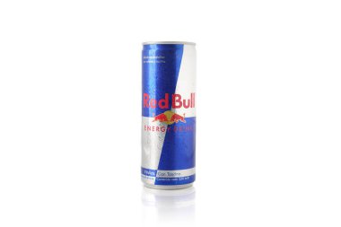 Bir kutu Red Bull Sugar beleş enerji içeceği. Alkolsüz enerji içeceği. Beyaz arkaplanda