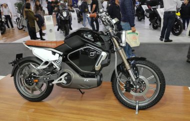 Istanbul, Türkiye - 25 Şubat 2018: Super Soco Tc Motobike Istanbul Istanbul Sergi Sarayı'ekranda