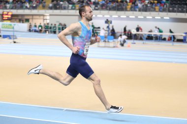 Istanbul, Türkiye - 18 Şubat 2018: Istanbul Kupası kapalı atletizm sırasında çalışan tanımsız atlet