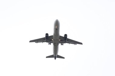 Istanbul, Türkiye - 04 Şubat 2018: Royal Ürdün Hava Yolları'nın Airbus A320-Istanbul Atatürk Havaalanına iniş 232 (Cn 5128). RJA 26 filo büyüklüğü ve 43 hedefleri vardır