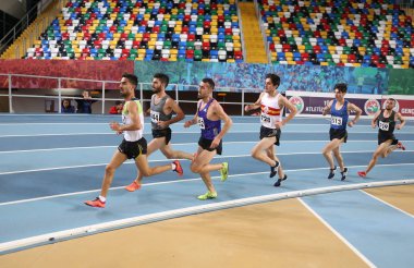 Istanbul, Türkiye - 04 Şubat 2018: Turkcell Türk Atletizm Şampiyonası sırasında çalışan sporcular