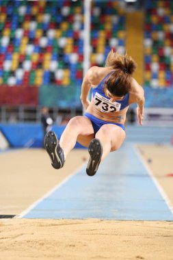 Istanbul, Türkiye - 03 Şubat 2018: Turkcell Türk Atletizm Şampiyonası sırasında atlama tanımsız atlet Üçlü