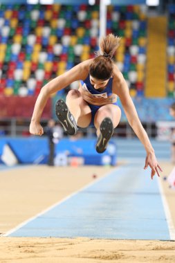 Istanbul, Türkiye - 03 Şubat 2018: Turkcell Türk Atletizm Şampiyonası sırasında atlama tanımsız atlet Üçlü