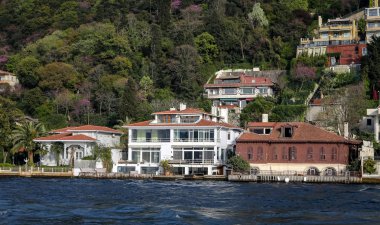 İstanbul 'un İstanbul İlçesinin Boğaz Tarafındaki Binalar
