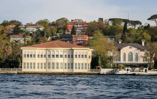 İstanbul 'un İstanbul İlçesinin Boğaz Tarafındaki Binalar