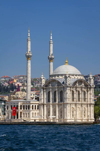 Τζαμί Buyuk Mecidiye Στην Περιοχή Ορτακόι Πόλη Της Κωνσταντινούπολης Τουρκία — Φωτογραφία Αρχείου