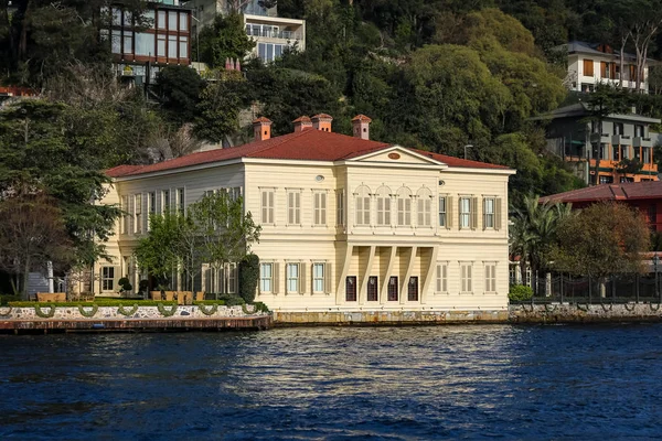 Edificio Bósforo Lado Del Estrecho Estambul Turquía —  Fotos de Stock