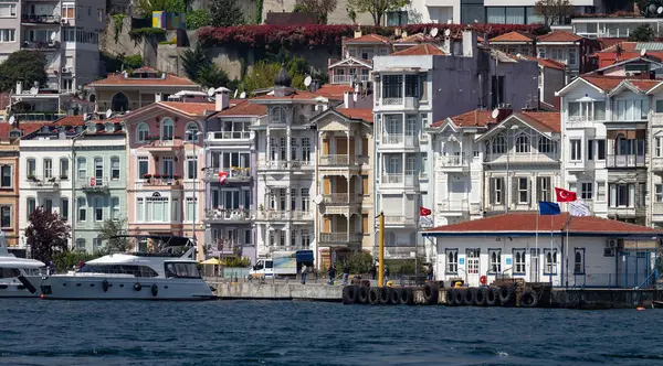 Edificios Bósforo Lado Del Estrecho Estambul Turquía — Foto de Stock