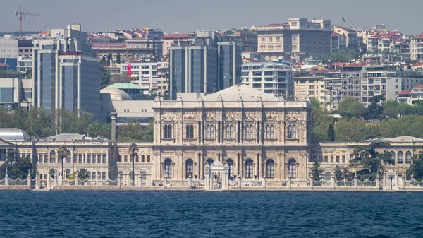 Дворец Долмабахче Бешикташе Стамбул Турция — стоковое фото