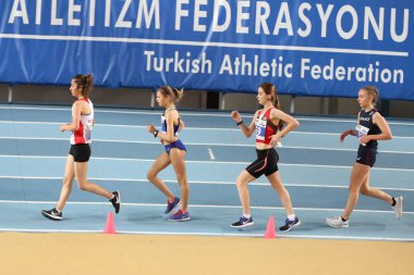 Istanbul, Türkiye - 10 Mart 2018: Sporcular yarış yürüyüş Uluslararası u-18 kapalı spor maç sırasında