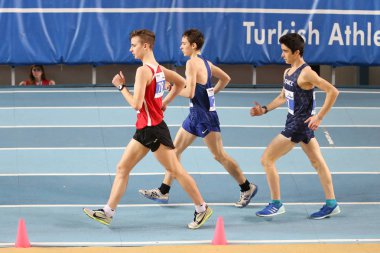 Istanbul, Türkiye - 10 Mart 2018: Sporcular yarış yürüyüş Uluslararası u-18 kapalı spor maç sırasında