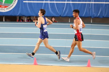 Istanbul, Türkiye - 10 Mart 2018: Sporcular yarış yürüyüş Uluslararası u-18 kapalı spor maç sırasında