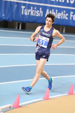 Istanbul, Türkiye - 10 Mart 2018: Tanımsız atlet yarış yürüyüş Uluslararası u-18 kapalı spor maç sırasında