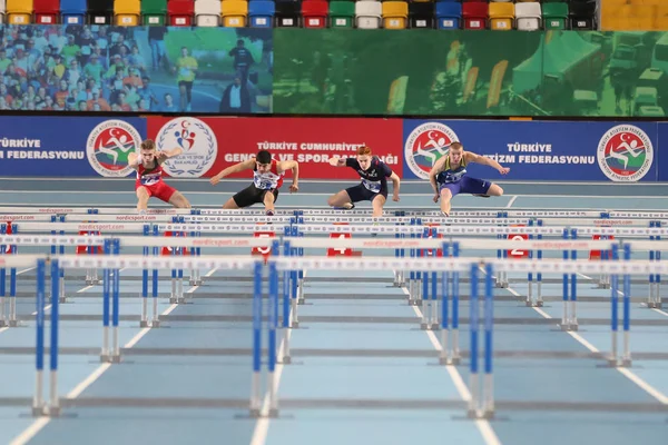 Istanbul Turquía Marzo 2018 Atletas Corriendo Metros Obstáculos Durante Partido —  Fotos de Stock