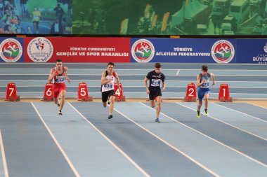 Istanbul, Türkiye - 10 Mart 2018: 60 metre Uluslararası u-18 kapalı spor maç sırasında çalışan sporcular