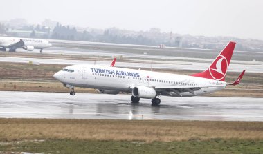Istanbul, Türkiye - 04 Mart 2018: Türk Hava Yolları Boeing 737-8f2 (Cn 60029) açılış Istanbul Ataturk Havaalanı'na. Senin 328 filo büyüklüğü ve 302 hedefleri Türkiye'nin bayrak taşıyıcı
