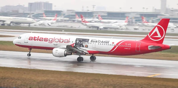 Istanbul Turkey March 2018 Atlasglobal Airbus A321 211 761 Landing — Stock Photo, Image