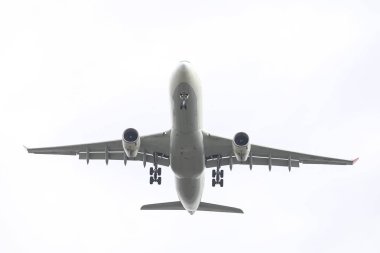 Istanbul, Türkiye - 04 Mart 2018: Türk Hava Yolları'nın Airbus A330-343 Istanbul Ataturk Havaalanı'na iniş (Cn 1228) x. Senin 328 filo büyüklüğü ve 302 hedefleri Türkiye'nin bayrak taşıyıcı