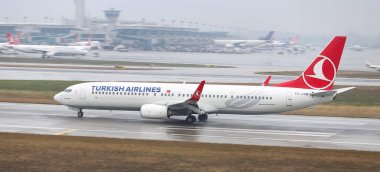 Istanbul, Türkiye - 04 Mart 2018: Türk Hava Yolları Boeing 737-9f2er (Cn 42011) açılış Istanbul Ataturk Havaalanı'na. Senin 328 filo büyüklüğü ve 302 hedefleri Türkiye'nin bayrak taşıyıcı