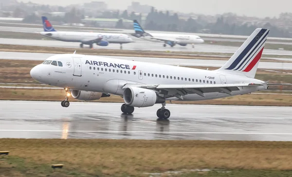이스탄불 2018 프랑스에 A319 111 1025 이스탄불 아타튀르크 공항에 프랑스는 — 스톡 사진