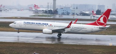 Istanbul, Türkiye - 04 Mart 2018: Türk Hava Yolları Boeing 737-9f2er (Cn 40982) Istanbul Atatürk havaalanından alır. Senin 328 filo büyüklüğü ve 302 hedefleri Türkiye'nin bayrak taşıyıcı