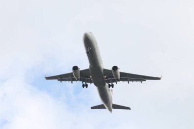 Istanbul, Türkiye - 04 Mart 2018: Türk Hava Yolları'nın Airbus A321-Istanbul Atatürk Havaalanına iniş 231 (Cn 6987). Senin 328 filo büyüklüğü ve 302 hedefleri Türkiye'nin bayrak taşıyıcı