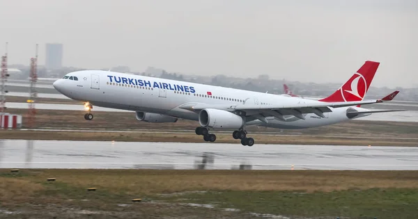 Stambuł Turcja Marca 2018 Turecki Airlines Airbus A330 343 Lądowania — Zdjęcie stockowe