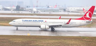 Istanbul, Türkiye - 04 Mart 2018: Türk Hava Yolları Boeing 737-9f2er (Cn 40973) Istanbul Atatürk havaalanından alır. Senin 328 filo büyüklüğü ve 302 hedefleri Türkiye'nin bayrak taşıyıcı