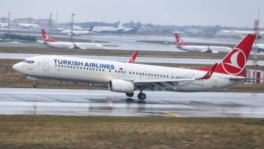 Istanbul, Türkiye - 04 Mart 2018: Türk Hava Yolları Boeing 737-9f2er (Cn 40982) Istanbul Atatürk havaalanından alır. Senin 328 filo büyüklüğü ve 302 hedefleri Türkiye'nin bayrak taşıyıcı
