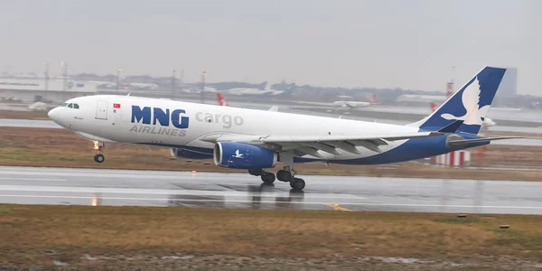 Κωνσταντινούπολη Τουρκία Μαρτίου 2018 Mng Airlines Airbus A330 243F 1332 — Φωτογραφία Αρχείου