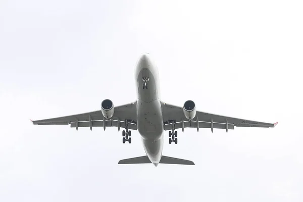 イスタンブール トルコ 2018 トルコ航空エアバス A330 202 901 イスタンブール アタチュルク空港へ着陸します 328 — ストック写真
