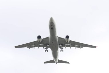 Istanbul, Türkiye - 04 Mart 2018: Türk Hava Yolları'nın Airbus A330-Istanbul Atatürk Havaalanına iniş 202 (Cn 901). Senin 328 filo büyüklüğü ve 302 hedefleri Türkiye'nin bayrak taşıyıcı