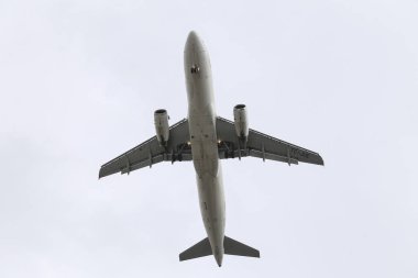 Istanbul, Türkiye - 04 Mart 2018: Türk Hava Yolları'nın Airbus A320-Istanbul Atatürk Havaalanına iniş 232 (Cn 2156). Senin 328 filo büyüklüğü ve 302 hedefleri Türkiye'nin bayrak taşıyıcı