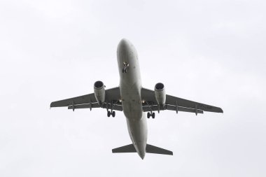 Istanbul, Türkiye - 04 Mart 2018: Türk Hava Yolları'nın Airbus A320-Istanbul Atatürk Havaalanına iniş 232 (Cn 2156). Senin 328 filo büyüklüğü ve 302 hedefleri Türkiye'nin bayrak taşıyıcı