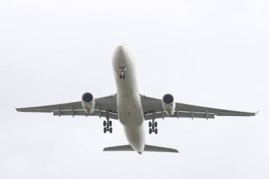 Istanbul, Türkiye - 04 Mart 2018: Suudi Arabistan hava yolları'nın Airbus A330-Istanbul Atatürk Havaalanına iniş 343e (Cn 1743). Suudi 198 filo büyüklüğü ve 89 hedefleri vardır