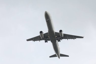 Istanbul, Türkiye - 04 Mart 2018: Türk Hava Yolları'nın Airbus A321-Istanbul Atatürk Havaalanına iniş 231 (Cn 6987). Senin 328 filo büyüklüğü ve 302 hedefleri Türkiye'nin bayrak taşıyıcı