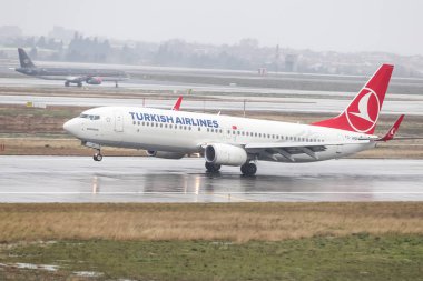 Istanbul, Türkiye - 04 Mart 2018: Türk Hava Yolları Boeing 737-8f2 (Cn 40987) açılış Istanbul Ataturk Havaalanı'na. Senin 328 filo büyüklüğü ve 302 hedefleri Türkiye'nin bayrak taşıyıcı