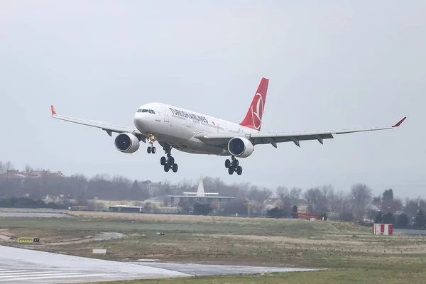 Κωνσταντινούπολη Τουρκία Μαρτίου 2018 Τουρκικές Αερογραμμές Airbus A330 223 869 — Φωτογραφία Αρχείου