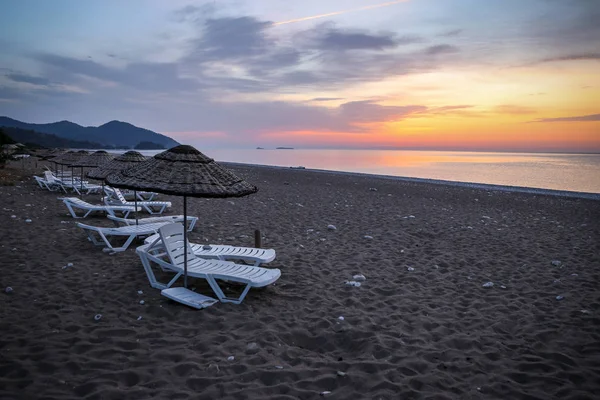 Çıralı Ceach Antalya şehir, Türkiye'de güneş doğarken