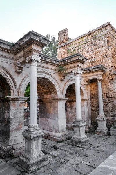 Antalya Şehir, Türkiye'de antik Hadrian Kapısı