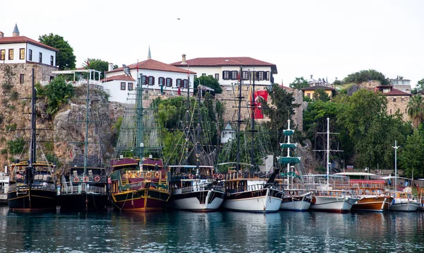 Лодки Старой Гавани Анталии Турция — стоковое фото