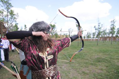 Istanbul, Türkiye - 12 Mayıs 2018: Okçuluk yarışması Etnospor Kültür Festivali sırasında