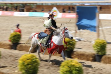 Istanbul, Türkiye - 12 Mayıs 2018: Japon Yabusame gösteri sırasında Etnospor Kültür Festivali