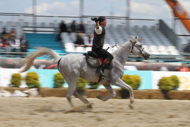 Istanbul, Türkiye - 12 Mayıs 2018: Binicilik gösterisi sırasında Etnospor Kültür Festivali