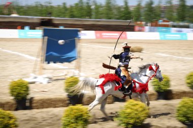 Istanbul, Türkiye - 12 Mayıs 2018: Japon Yabusame gösteri sırasında Etnospor Kültür Festivali