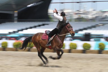 Istanbul, Türkiye - 12 Mayıs 2018: Binicilik gösterisi sırasında Etnospor Kültür Festivali