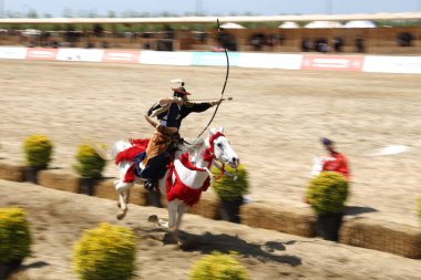 Istanbul, Türkiye - 12 Mayıs 2018: Japon Yabusame gösteri sırasında Etnospor Kültür Festivali