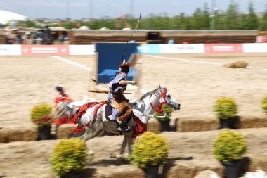 Istanbul, Türkiye - 12 Mayıs 2018: Japon Yabusame gösteri sırasında Etnospor Kültür Festivali