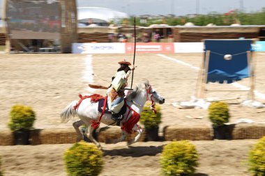 Istanbul, Türkiye - 12 Mayıs 2018: Japon Yabusame gösteri sırasında Etnospor Kültür Festivali