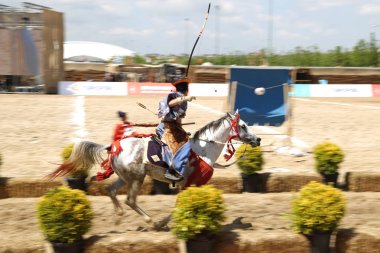 Istanbul, Türkiye - 12 Mayıs 2018: Japon Yabusame gösteri sırasında Etnospor Kültür Festivali